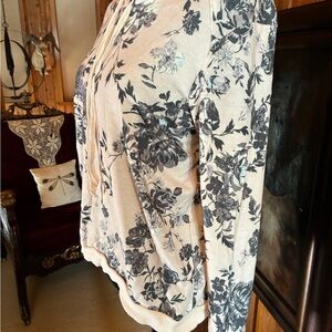 Eyeshadow soft pink and Black Floral Blouse